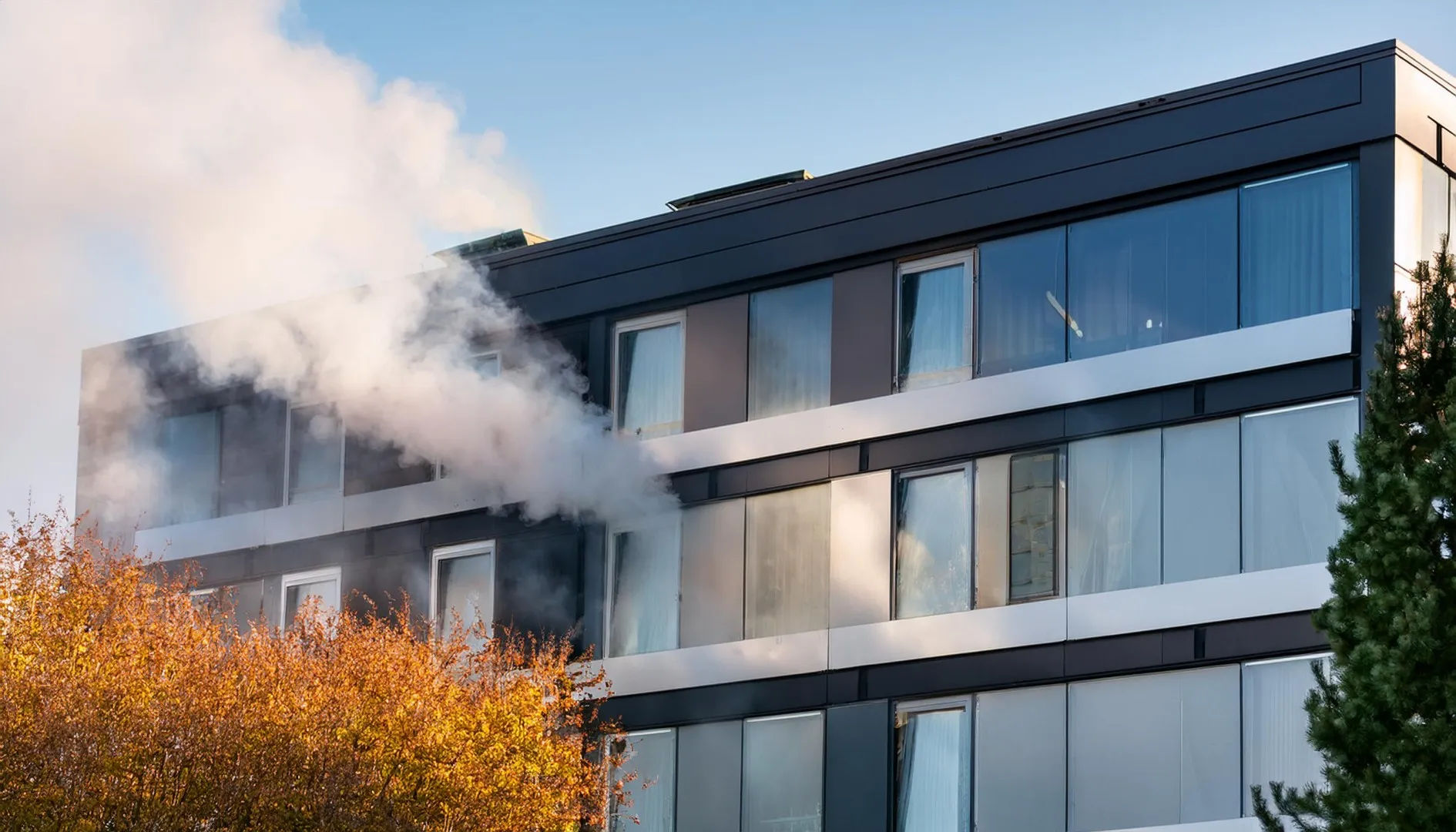 Aluminiowy system oddymiający w budynku wielorodzinnym